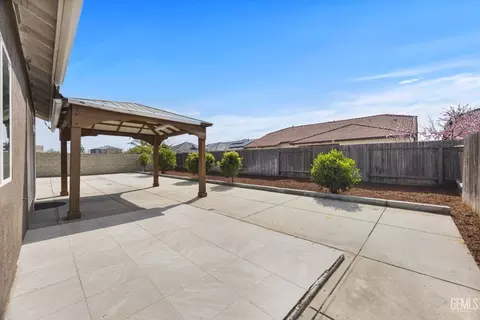 Exterior - 9801 Biscayne Dr, Bakersfield, CA 93311 photo 6 of 8