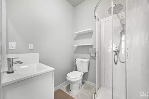 Bath - 9801 Biscayne Dr, Bakersfield, CA 93311 photo 2 of 2