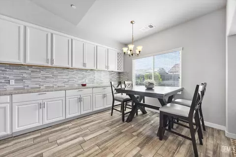 Dining - 9801 Biscayne Dr, Bakersfield, CA 93311 photo 6 of 7