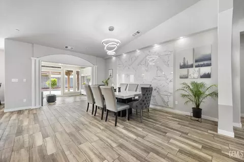Dining - 9801 Biscayne Dr, Bakersfield, CA 93311 photo 2 of 7