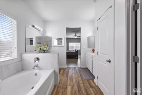 Entry Way - 9801 Biscayne Dr, Bakersfield, CA 93311 photo 9 of 9