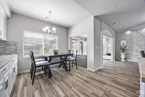 Dining - 9801 Biscayne Dr, Bakersfield, CA 93311 photo 7 of 7