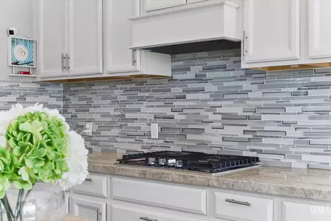 Kitchen - 9801 Biscayne Dr, Bakersfield, CA 93311 photo 5 of 6