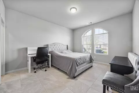 Bedroom - 9801 Biscayne Dr, Bakersfield, CA 93311 photo 3 of 7