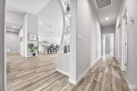 Entry Way - 9801 Biscayne Dr, Bakersfield, CA 93311 photo 6 of 9
