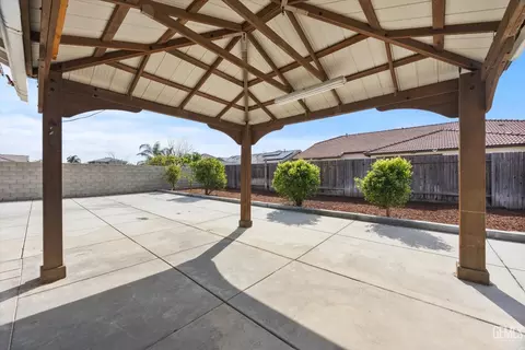 Exterior - 9801 Biscayne Dr, Bakersfield, CA 93311 photo 5 of 8