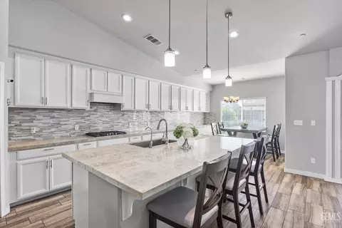 Kitchen - 9801 Biscayne Dr, Bakersfield, CA 93311 photo 2 of 6