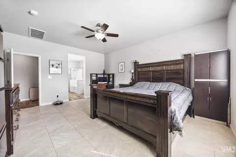 Bedroom - 9801 Biscayne Dr, Bakersfield, CA 93311 photo 2 of 7