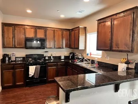 2225 San Ardo St, Wasco, CA 93280 photo 2