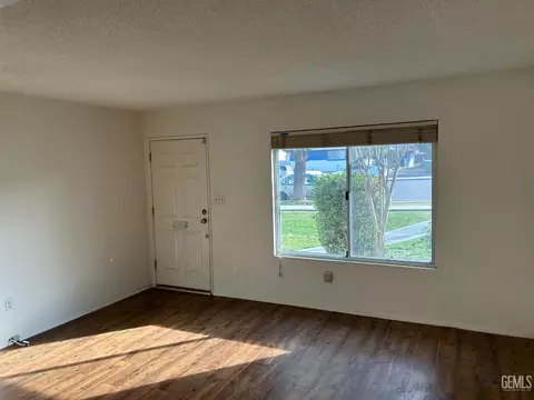 Living - 302 Calvin St, Taft, CA 93268 photo 1 of 1