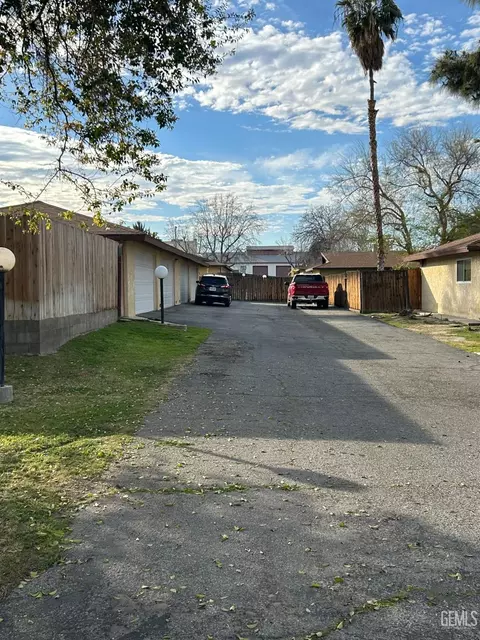Exterior - 302 Calvin St, Taft, CA 93268 photo 5 of 5