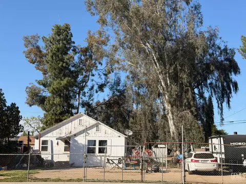 5020 Pioneer Dr, Bakersfield, CA 93306