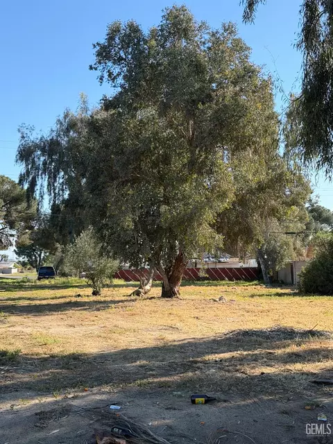 5028 Pioneer Dr, Bakersfield, CA 93306