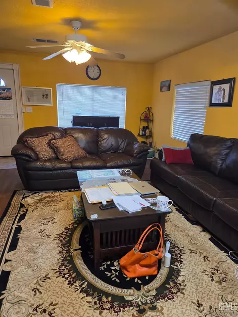 Living - 415 E 18th St, Bakersfield, CA 93305 photo 3 of 6