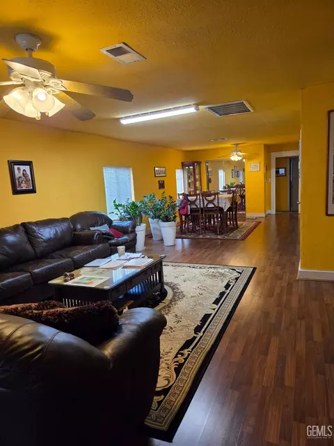 Living - 415 E 18th St, Bakersfield, CA 93305 photo 4 of 6