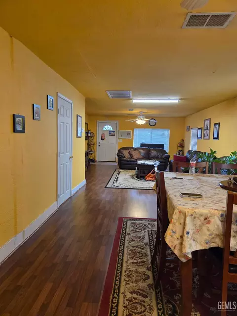 Entry Way - 415 E 18th St, Bakersfield, CA 93305 photo 1 of 2