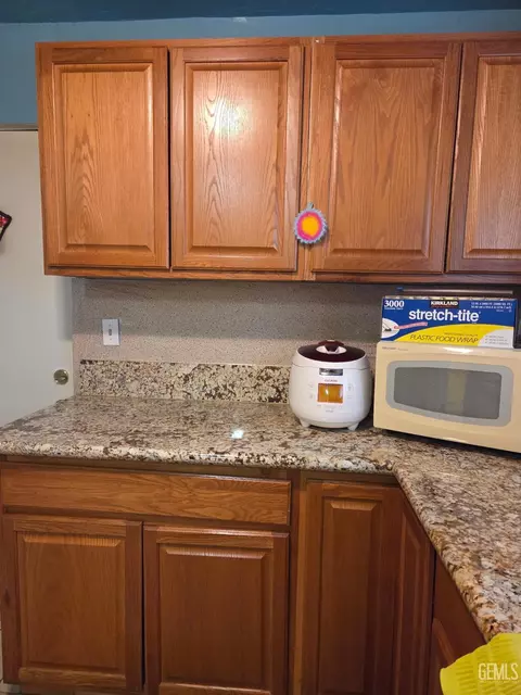 Kitchen - 415 E 18th St, Bakersfield, CA 93305 photo 1 of 4