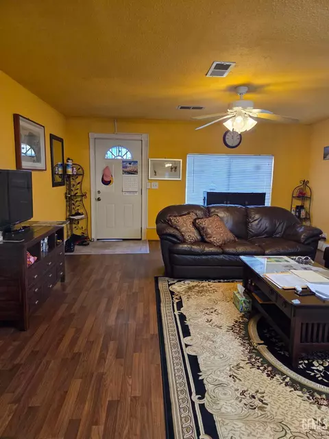 Entry Way - 415 E 18th St, Bakersfield, CA 93305 photo 2 of 2