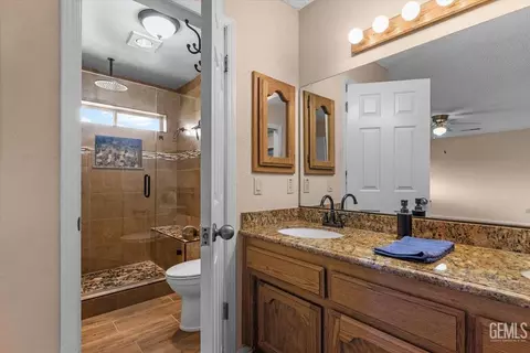 Bath - 20012 Bald Mountain Dr, Tehachapi, CA 93561 photo 3 of 4