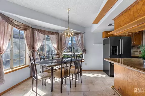 Dining - 20012 Bald Mountain Dr, Tehachapi, CA 93561 photo 1 of 2