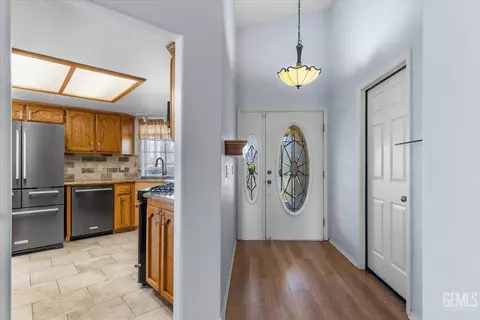 Entry Way - 20012 Bald Mountain Dr, Tehachapi, CA 93561 photo 2 of 6