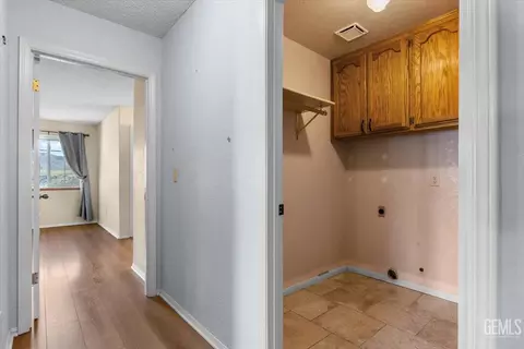 Entry Way - 20012 Bald Mountain Dr, Tehachapi, CA 93561 photo 5 of 6