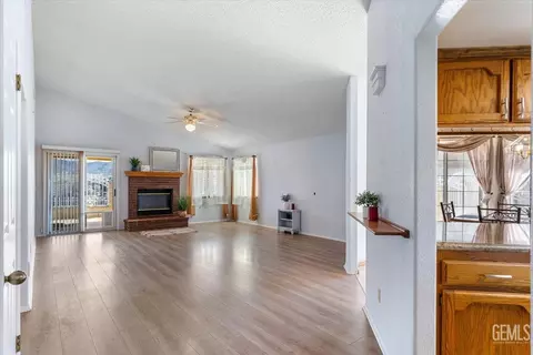 Living - 20012 Bald Mountain Dr, Tehachapi, CA 93561 photo 1 of 2