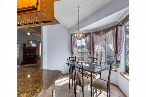 Dining - 20012 Bald Mountain Dr, Tehachapi, CA 93561 photo 2 of 2