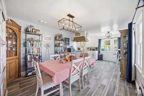 Dining - 2500 Pine St, Bakersfield, CA 93301 photo 1 of 4