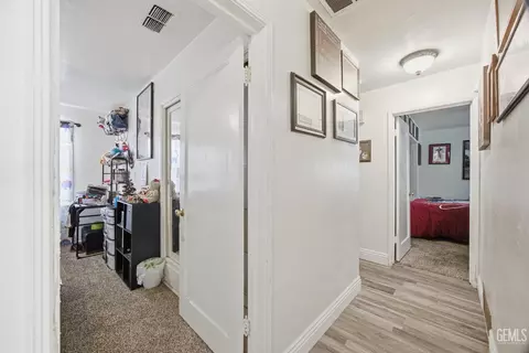 Entry Way - 2500 Pine St, Bakersfield, CA 93301 photo 2 of 3