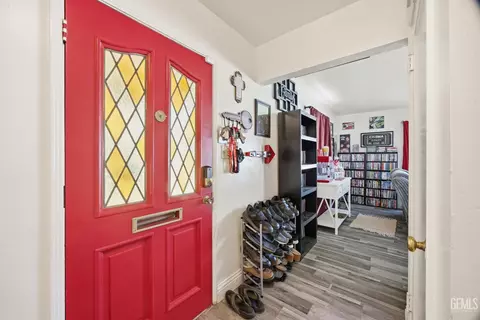 Entry Way - 2500 Pine St, Bakersfield, CA 93301 photo 1 of 3