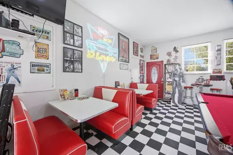 Dining - 2500 Pine St, Bakersfield, CA 93301 photo 4 of 4