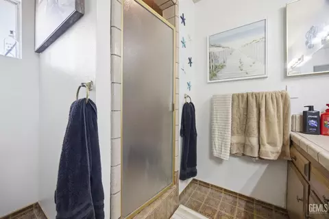 Bath - 2500 Pine St, Bakersfield, CA 93301 photo 3 of 5