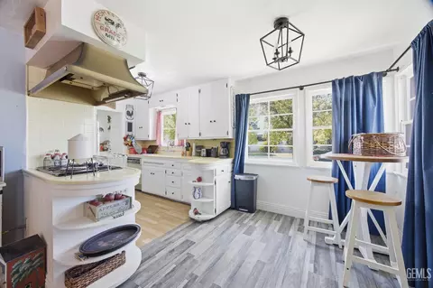 Kitchen - 2500 Pine St, Bakersfield, CA 93301 photo 1 of 6