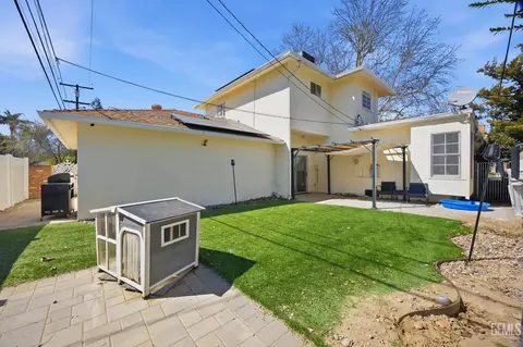 Exterior - 2500 Pine St, Bakersfield, CA 93301 photo 6 of 6