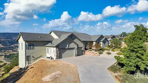 30730 Fox Ridge Ct, Tehachapi, CA 93561 photo 2