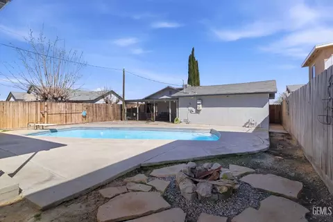 Exterior - 509 Monroe St, Taft, CA 93268 photo 4 of 6