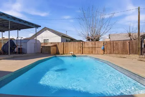 Exterior - 509 Monroe St, Taft, CA 93268 photo 5 of 6