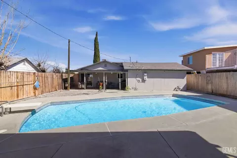 Exterior - 509 Monroe St, Taft, CA 93268 photo 6 of 6