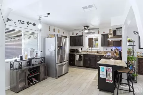 Kitchen - 509 Monroe St, Taft, CA 93268 photo 2 of 4