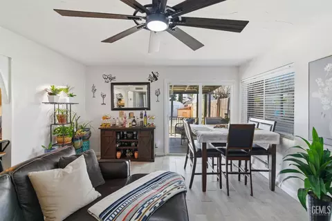 Dining - 509 Monroe St, Taft, CA 93268 photo 2 of 2