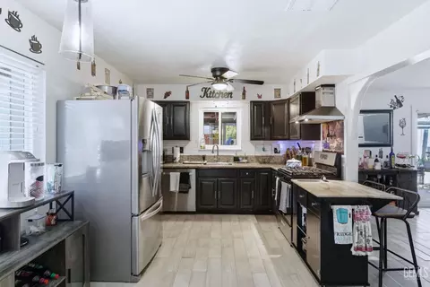 Kitchen - 509 Monroe St, Taft, CA 93268 photo 1 of 4