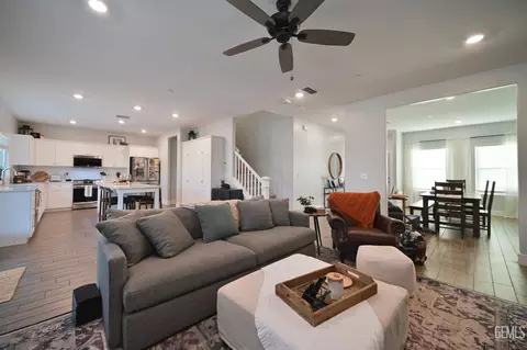 Entry Way - 3420 Rustic Woods Ln, Shafter, CA 93263 photo 2 of 4