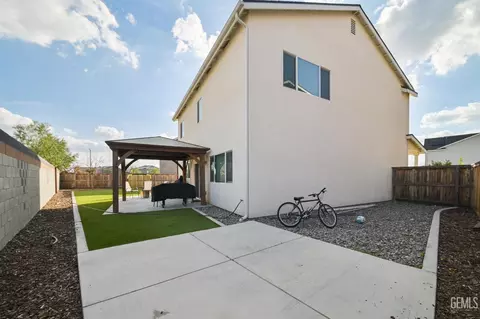 Exterior - 3420 Rustic Woods Ln, Shafter, CA 93263 photo 3 of 3