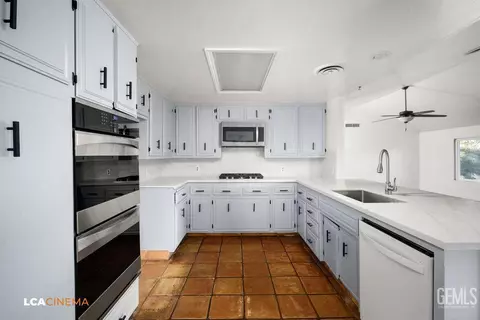 Kitchen - 7001 Pointer Ct, Bakersfield, CA 93309 photo 1 of 3