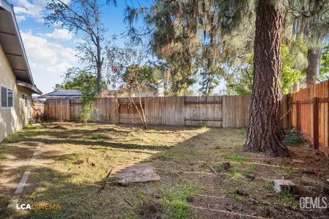 Exterior - 7001 Pointer Ct, Bakersfield, CA 93309 photo 6 of 7