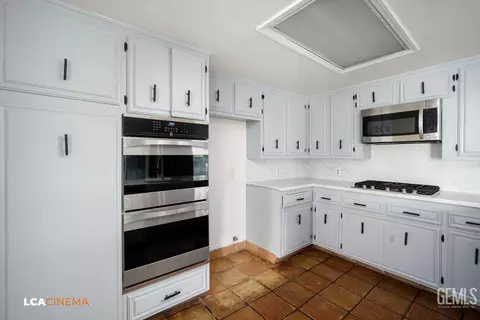 Kitchen - 7001 Pointer Ct, Bakersfield, CA 93309 photo 2 of 3