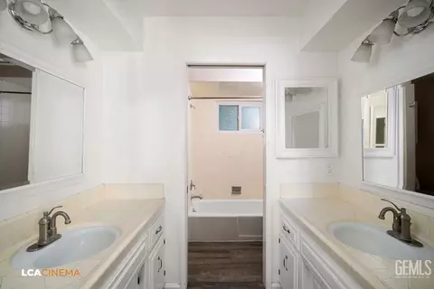 Bath - 7001 Pointer Ct, Bakersfield, CA 93309 photo 1 of 4