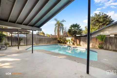 Exterior - 7001 Pointer Ct, Bakersfield, CA 93309 photo 5 of 7