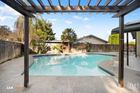 Exterior - 7001 Pointer Ct, Bakersfield, CA 93309 photo 7 of 7